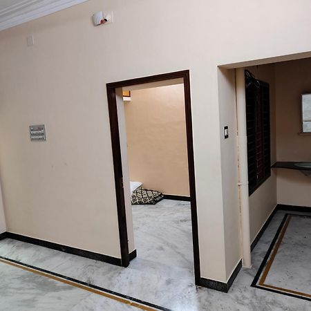Guru Krupa Home Stay Tiruvannāmalai Exterior foto